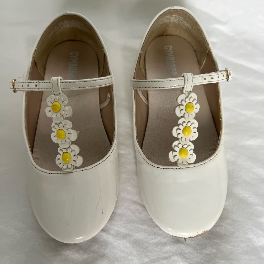Gymboree girls dress shoes. Toddler size 11. White with daisy design.